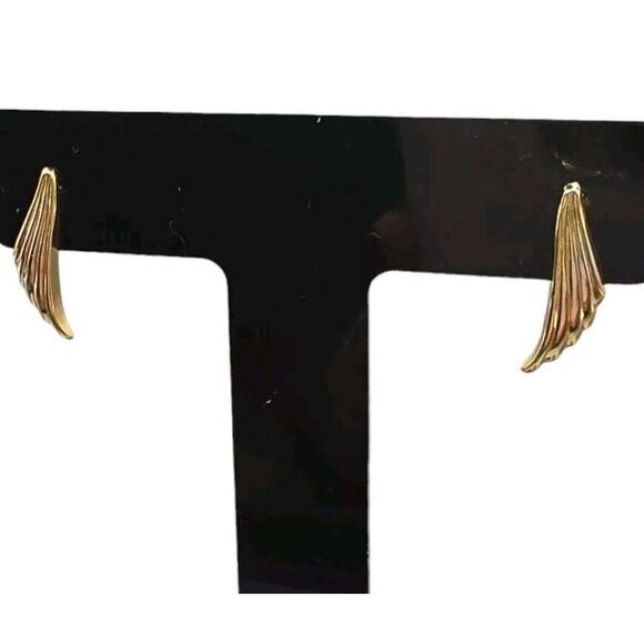 Sara Cov Angel Wings Earrings Signed Linear Pattern Small Studs - Picture 1 of 12